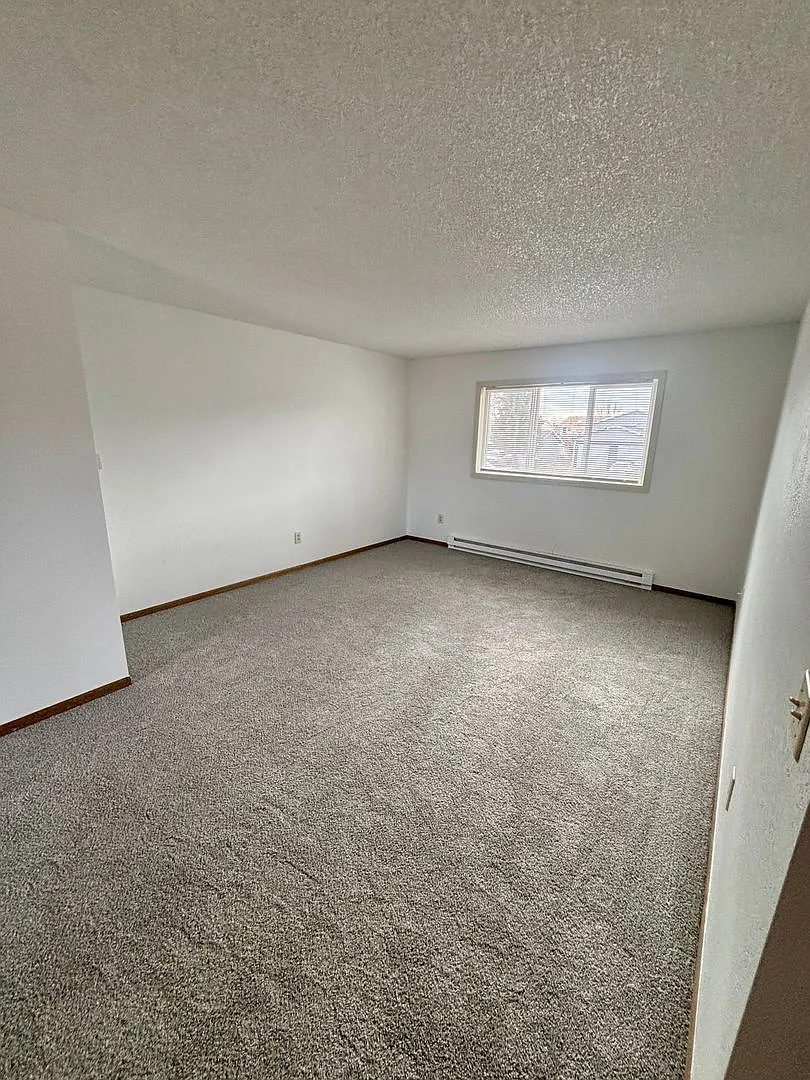 265 Aristocrat Dr — Photo 4