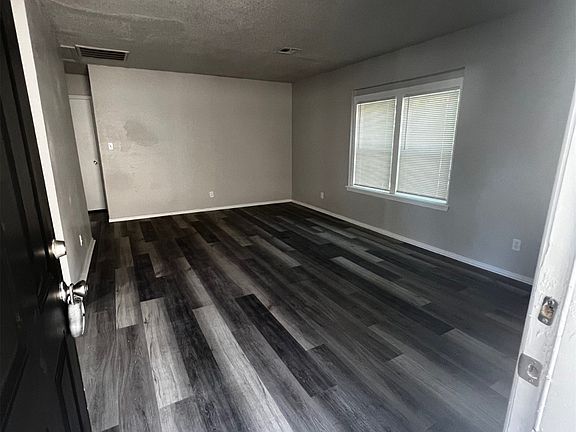 5th image of 1222 W Brooks St