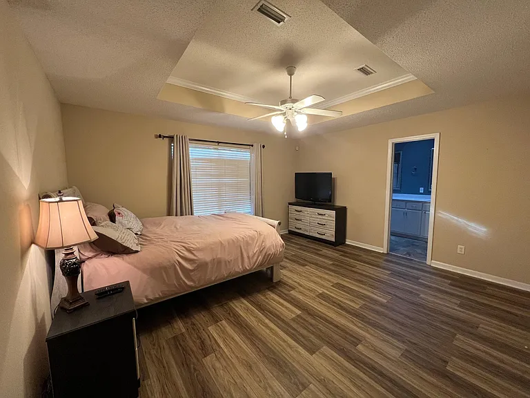 221 Primrose Dr — Photo 16