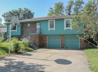 2908 Sweet Briar Dr, Independence, MO 64057