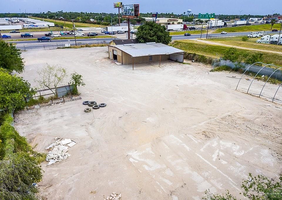 2nd image of 3301 N Cage Blvd