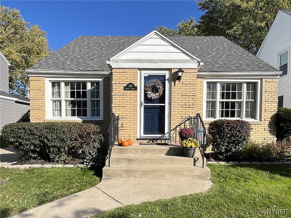1st image of 133 Byron Ave