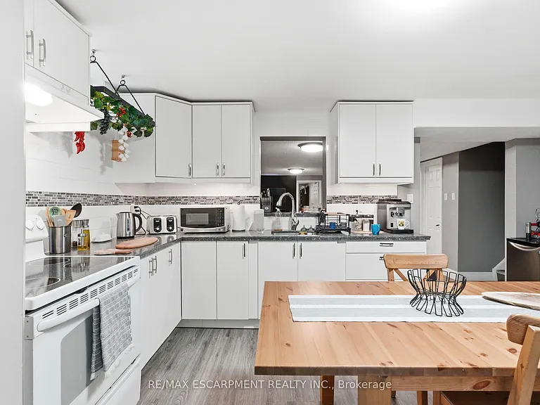 303 Caledon Ave #LOWER — Photo 17
