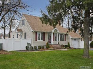 7 Covington St, Huntington Station, NY 11746