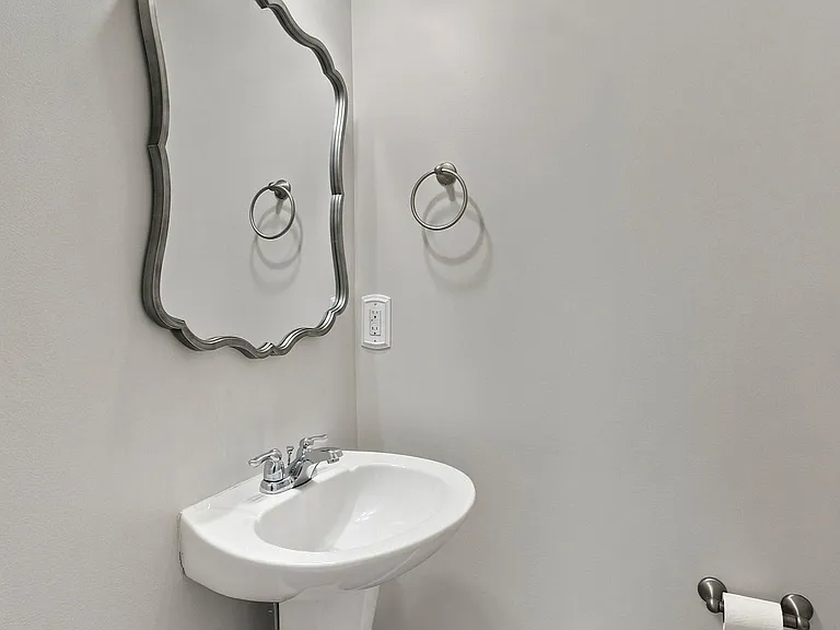 2055 Hemlock Dr #1 — Photo 8