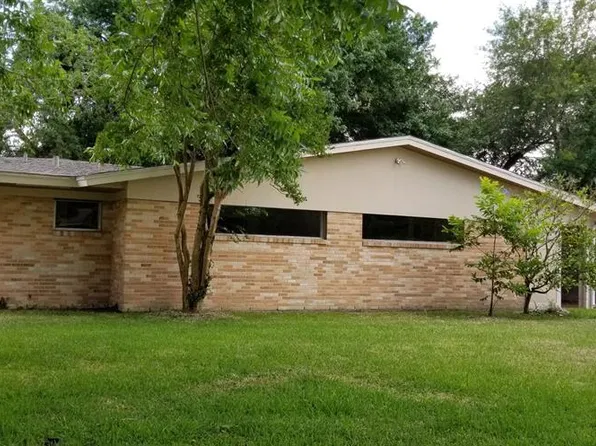 135 Seaside Ln, Texas City, TX 77590