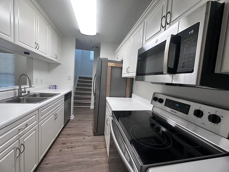 301 Hazelnut Dr — Photo 6