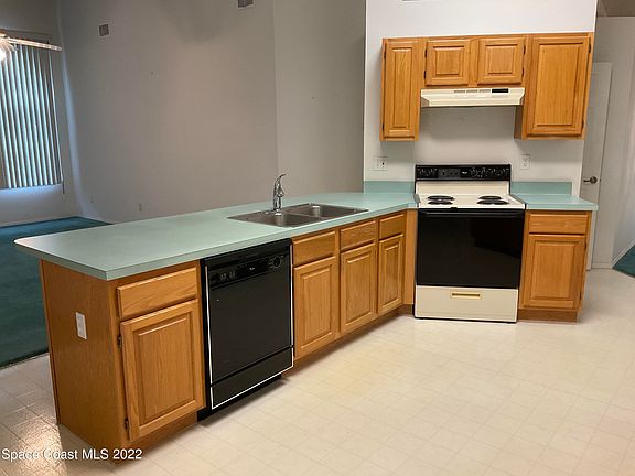 4th image of 1054 Egret Lake Way N