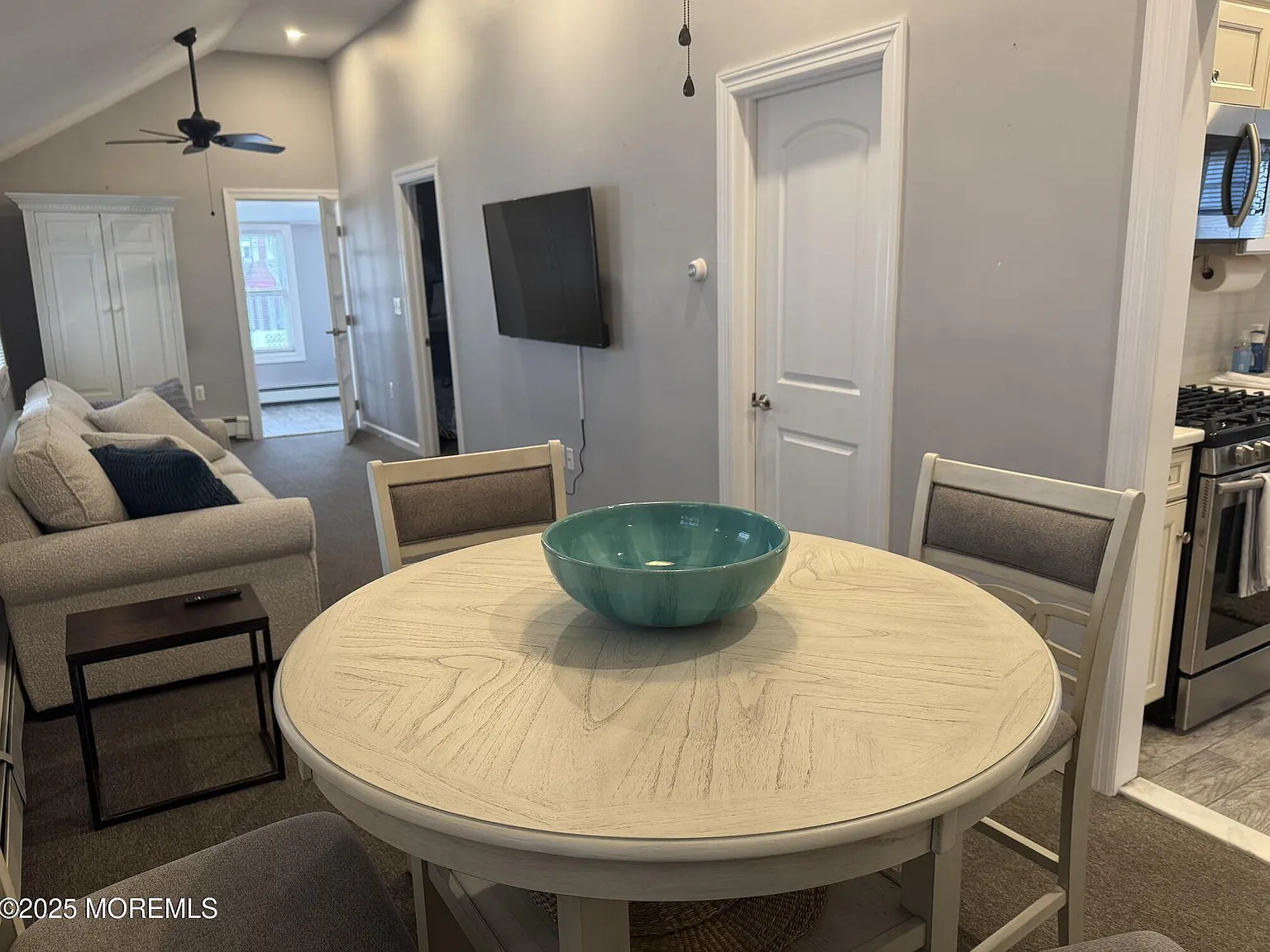 3 bed, $3,000 — Photo 3