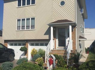 13 Strong St, Wallington, NJ 07057