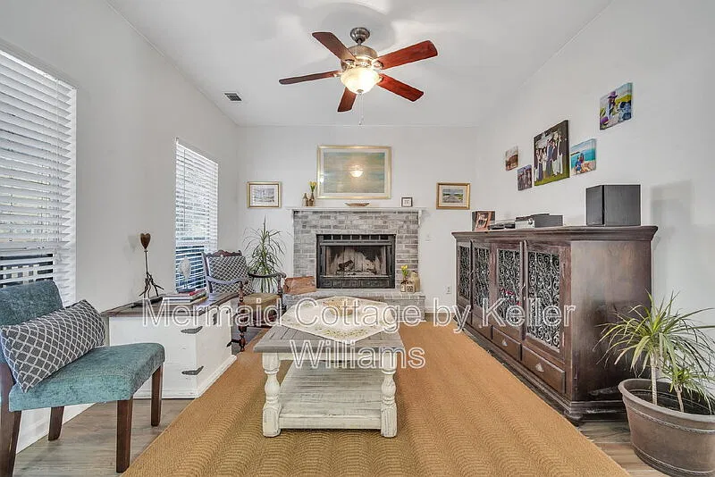 3 bed, 2.5 bath, 2318 sqft, $2,500 — Photo 3