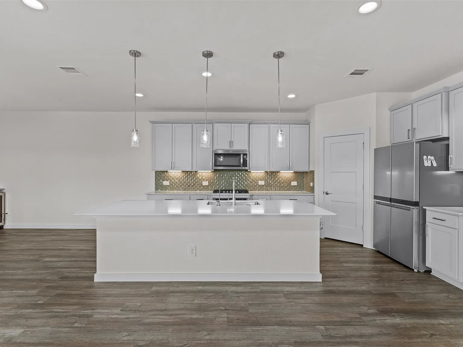 4 bed, 3.5 bath, 3480 sqft, $4,200 — Photo 4