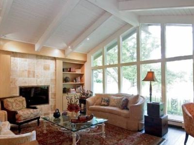 257 W Indian Creek Ct, Fox Pt, WI, 53217