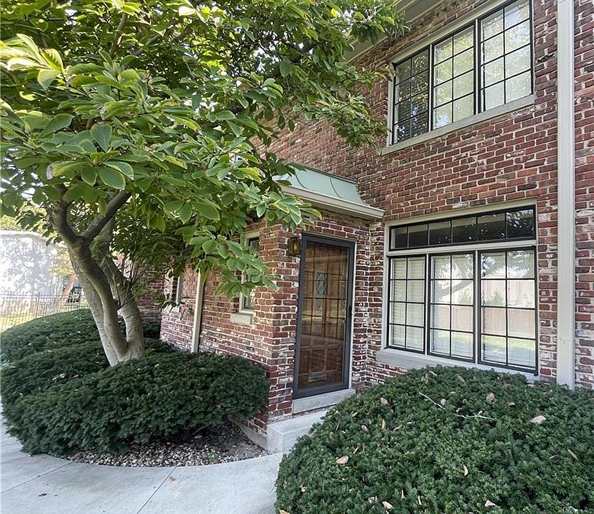 2nd image of 8391 Somerset Dr