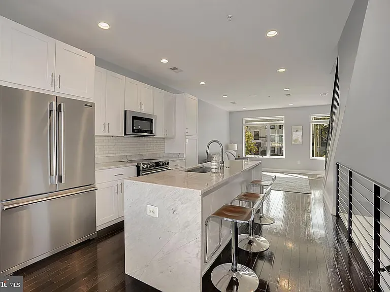 1030 Perry St NE — Photo 11