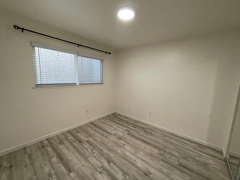 1362 E Oak Ave — Photo 10