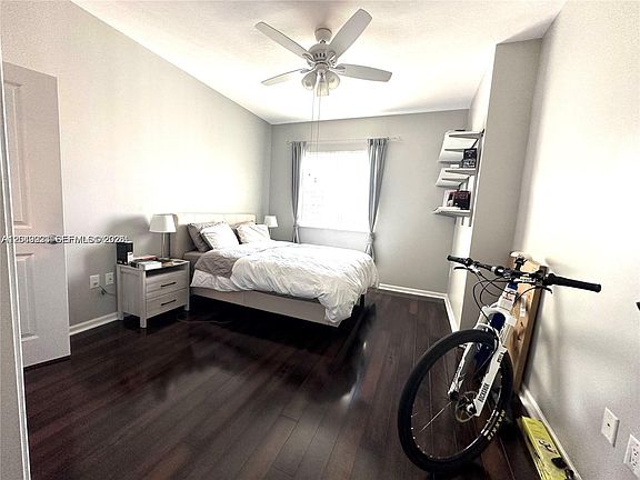 4th image of 10 Aragon Ave Suite 1113