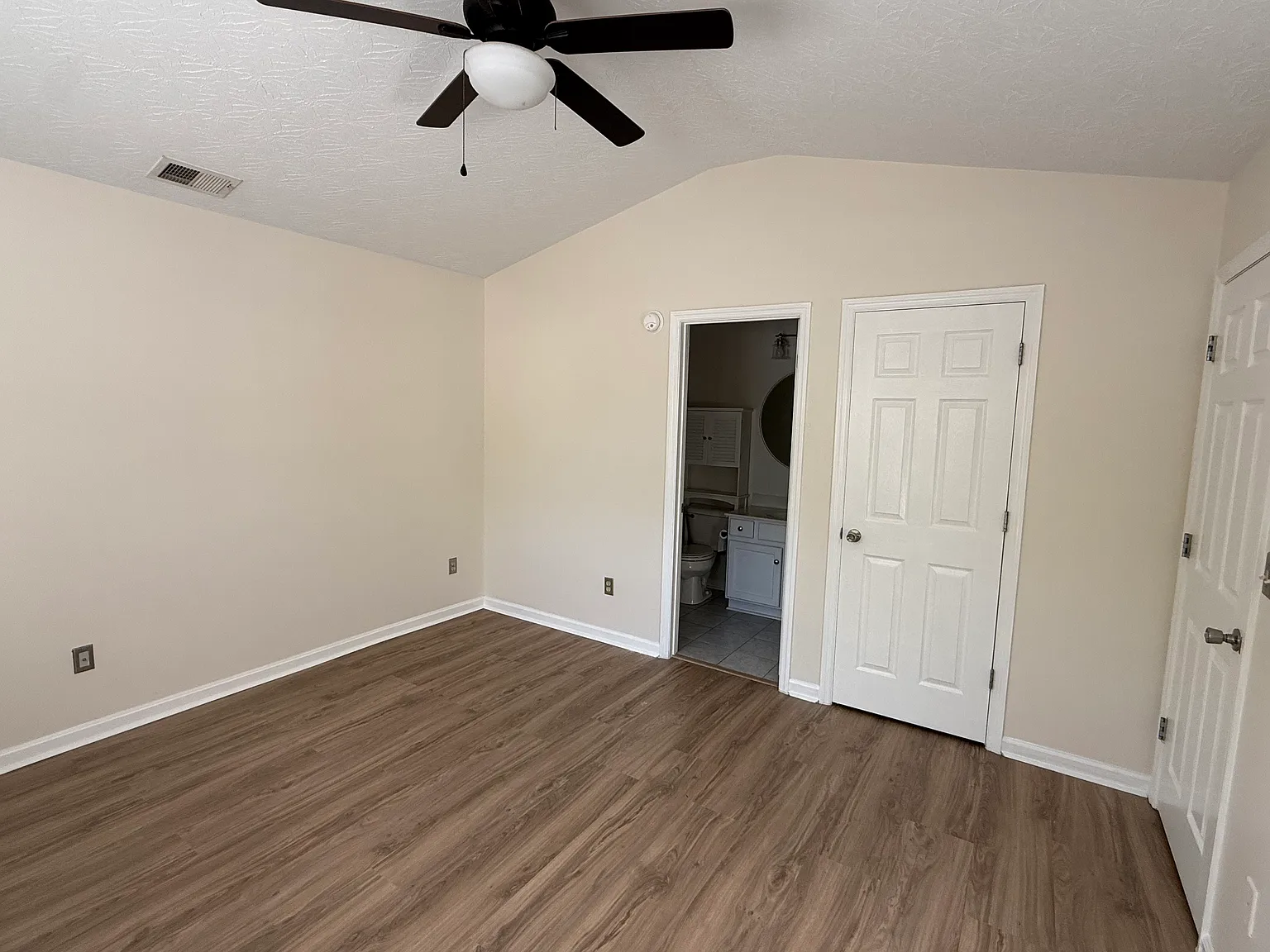 3 bed, 1268 sqft, $1,950 — Photo 4