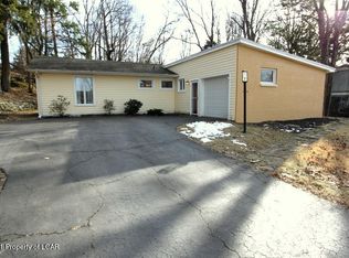 35 Split Rail Ln, Dallas, PA 18612