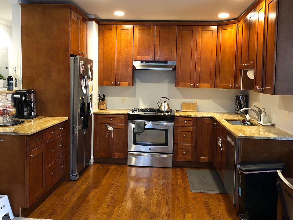 1st image of 7 Bryant Cres APT 2K