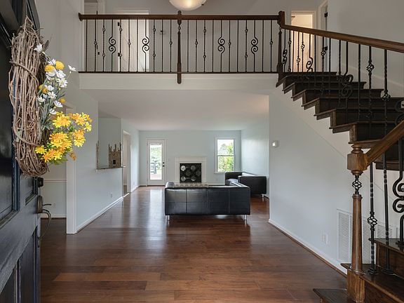 5th image of 2592 W Park Dr