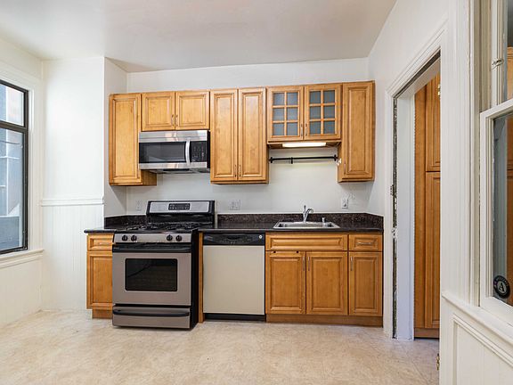 3rd image of 190 Guerrero St