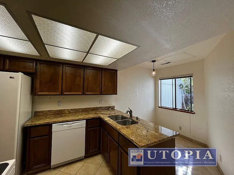 2726 Hampton Ln — Photo 6