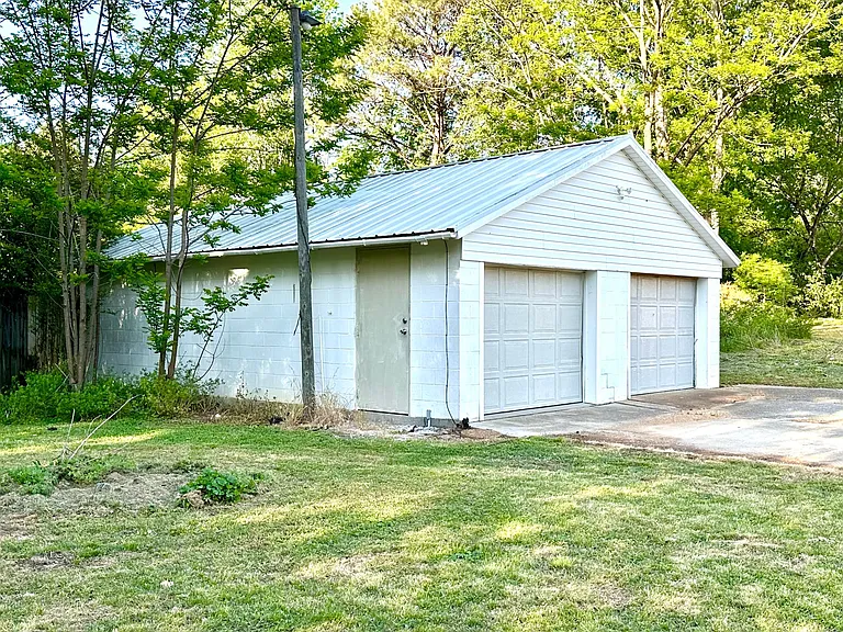 304 W Rasch Rd — Photo 25