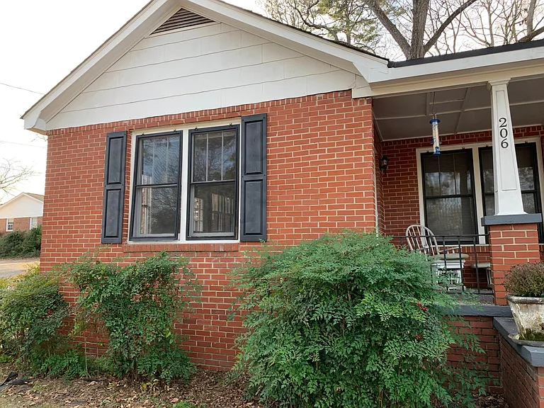 206 S Lucas St #B — Photo 8