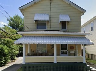221 5th Ave, Hinton, WV 25951