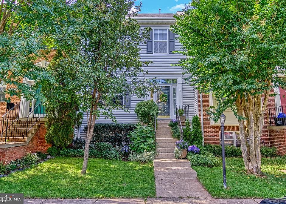 Sully Station II Updated Townhome
