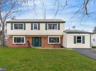 5 Hinsdale Ln, Willingboro, NJ