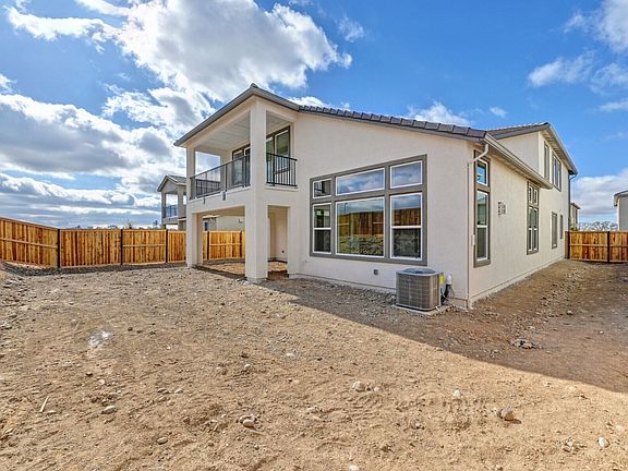 Mountaingate 33 Exterior