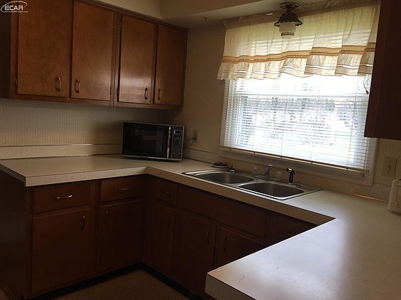 4th image of 4202 Whispering Oak Dr