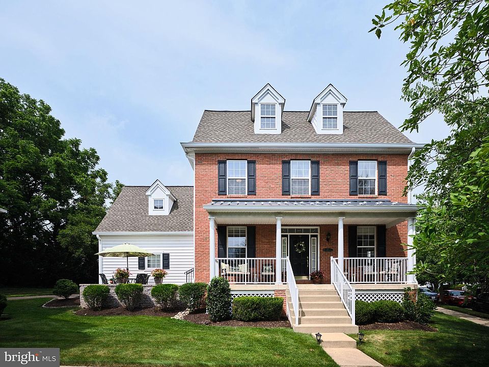 1st image of 28 Woodbridge Dr