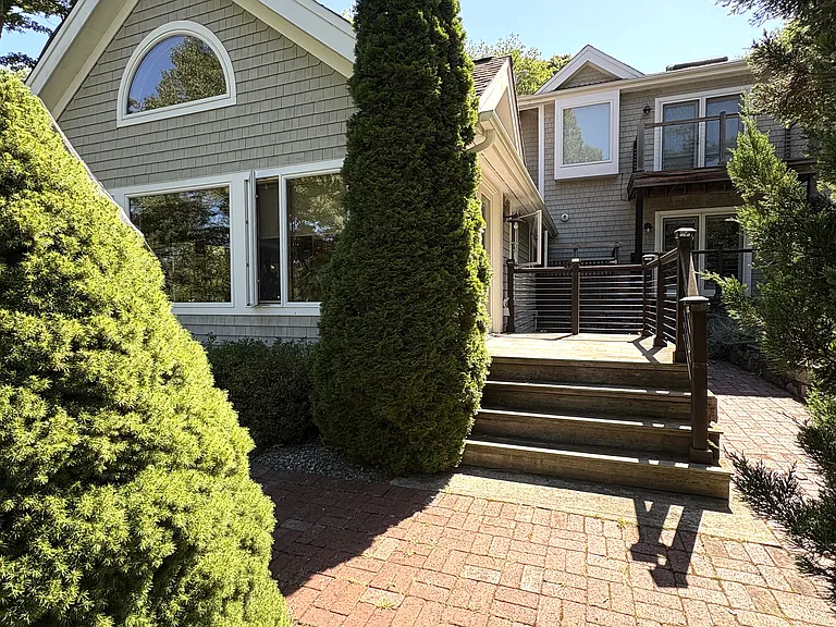 Beach Ave — Photo 5