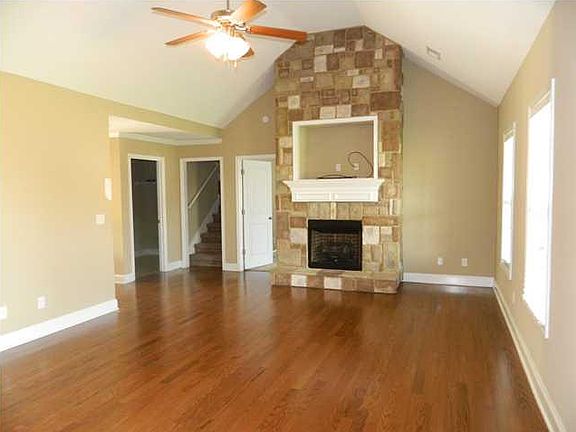 4th image of 80 Oakwood Place Dr