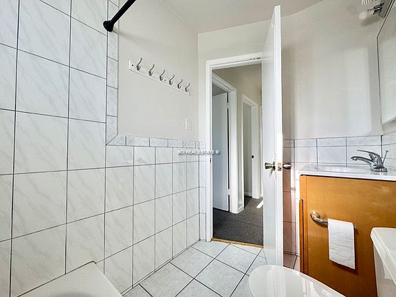 5th image of 939 Huntington Ave #939