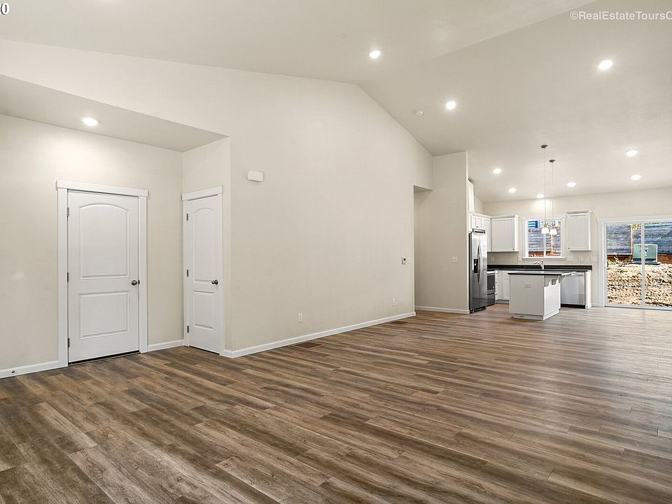 2nd image of E I St Lot 9