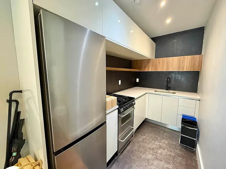 62 E 21st St #1B — Photo 5