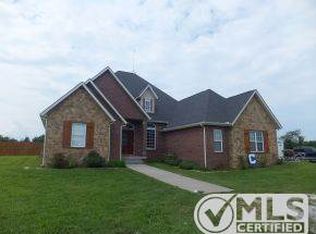 2210 E Hickory Dr, Carthage, MO 64836