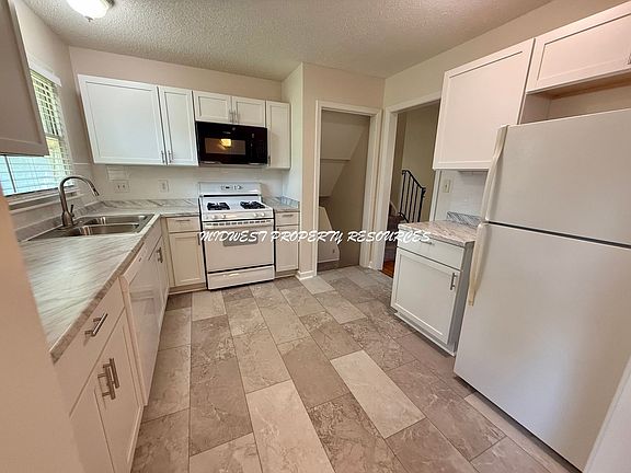 3rd image of 510 NW Ward Ln
