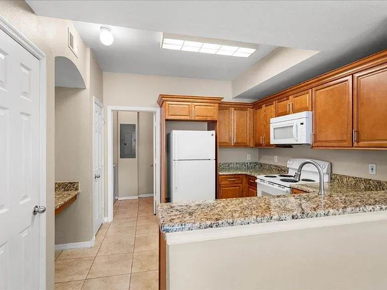 1101 Vintage Village Ln #101 — Photo 7