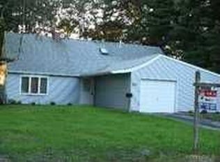 270 Sycamore Ln, Islandia, NY 11749