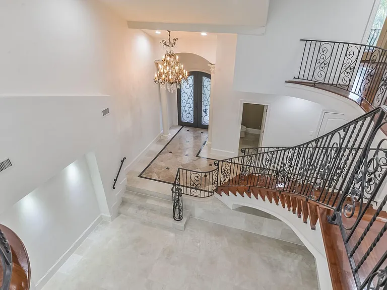 15 W Shady Ln #B — Photo 4