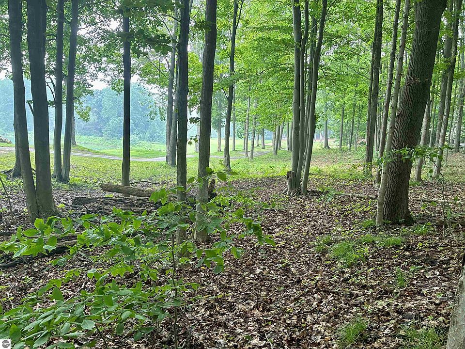 1st image of V/l 8 Forest Trl