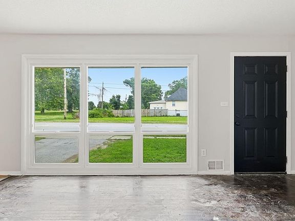 4th image of 7900 Longview Rd