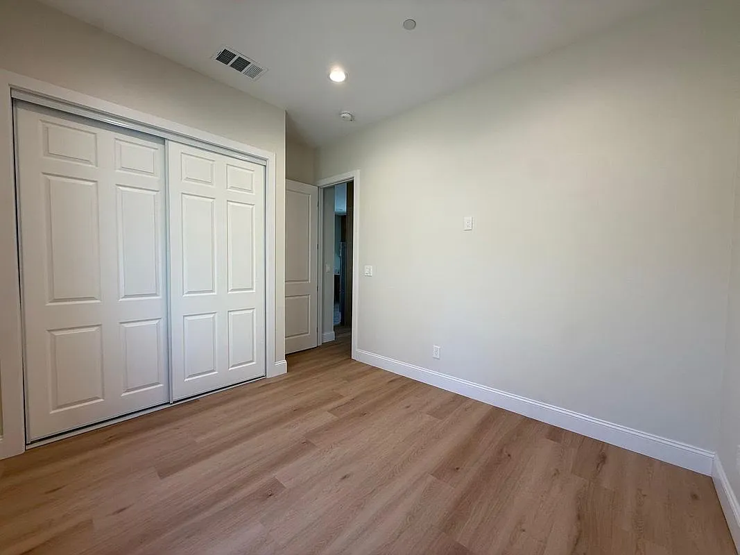 3 bed, 2.0 bath, 1180 sqft, $3,895 — Photo 2
