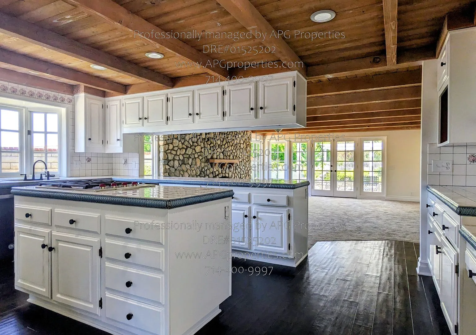 Beautiful 4 bedroom / 4 bathroom home with 3 car garage in Old Bridge of Anaheim Hills — Photo 4