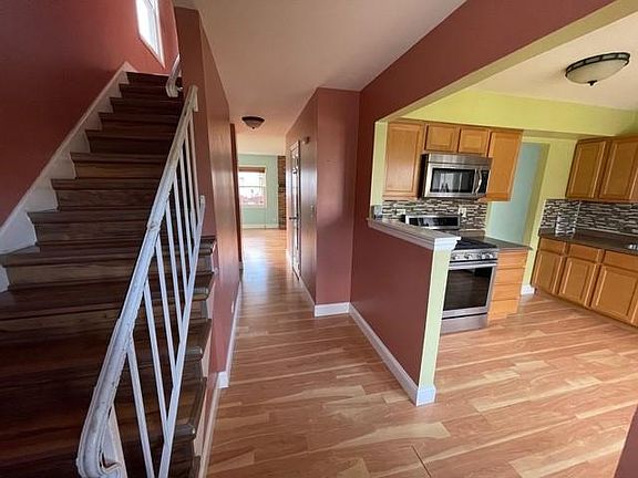 2nd image of 1341 Portsmouth Ct